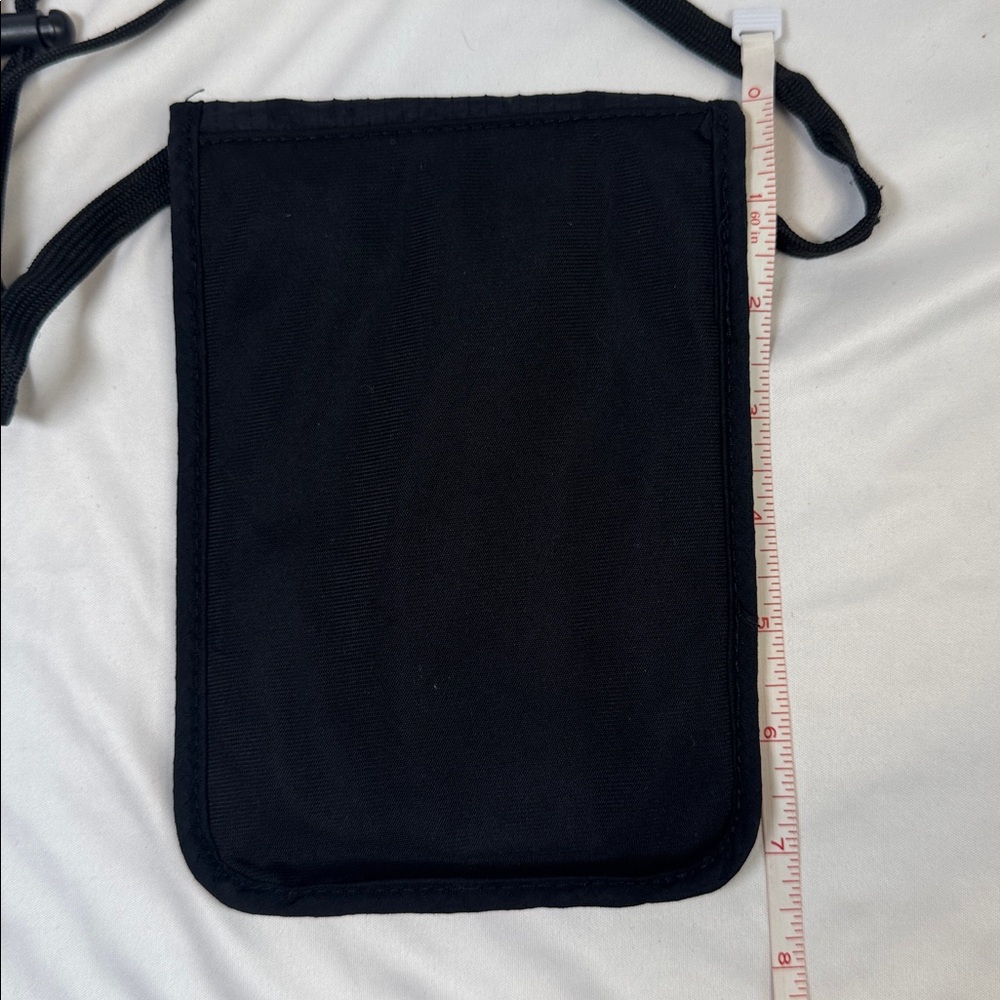 Lewis N. Clark - Black Crossbody Travel Pouch RFID certified - Picture 3 of 6